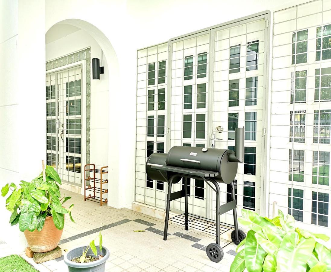 527 Beachhouse L 5 Bedroom With Swimming Pool - 3Min Walk To The Beach Tanjung Bungah  Buitenkant foto